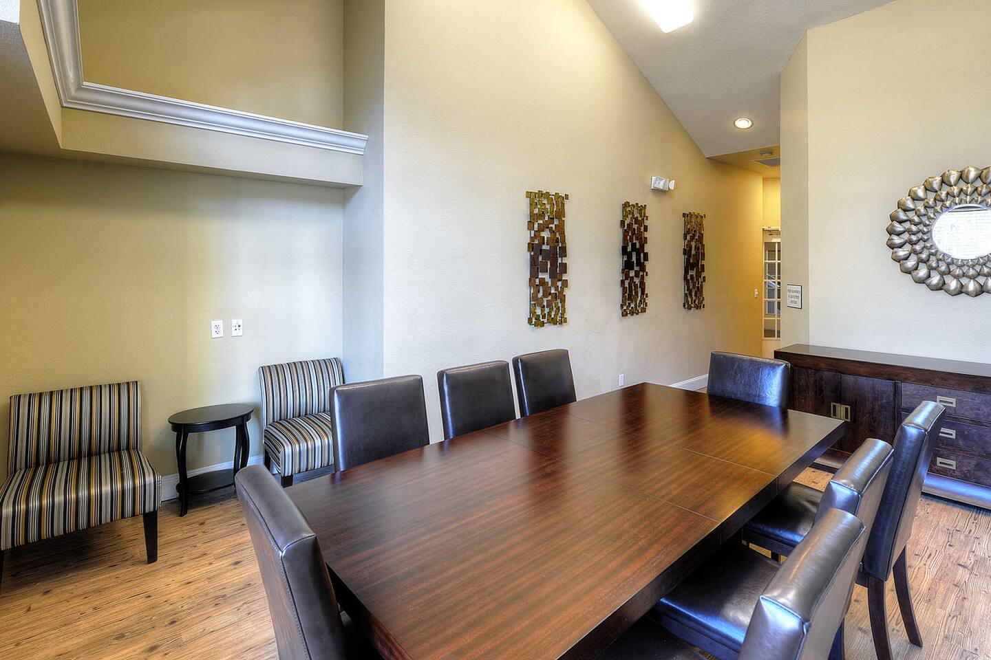 , an Airbnb-friendly apartment in Mill Creek, WA