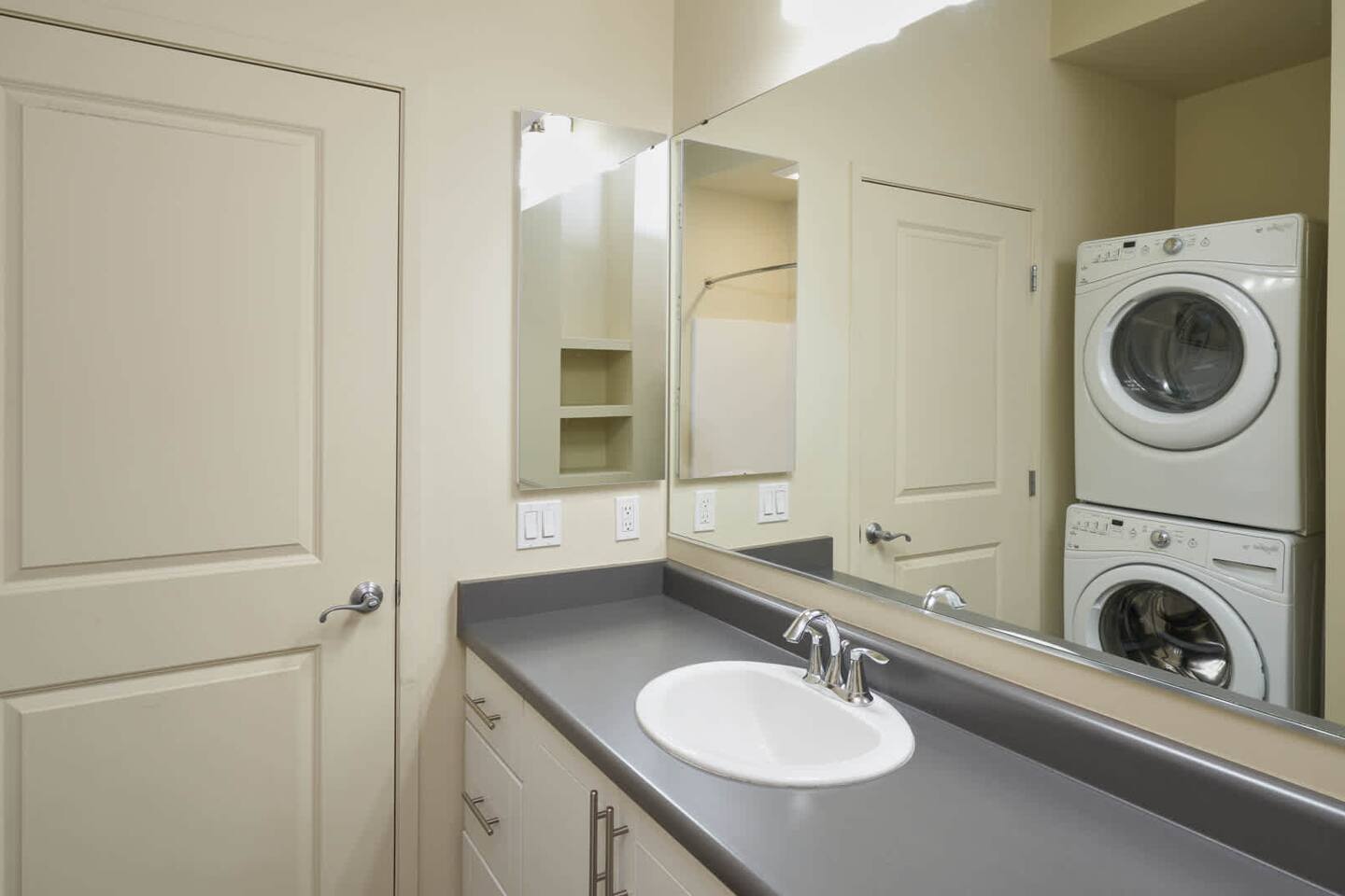 , an Airbnb-friendly apartment in Mill Creek, WA