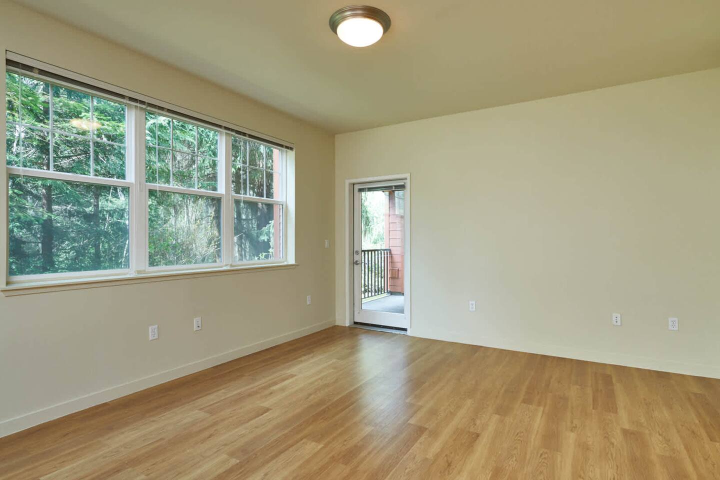 , an Airbnb-friendly apartment in Mill Creek, WA
