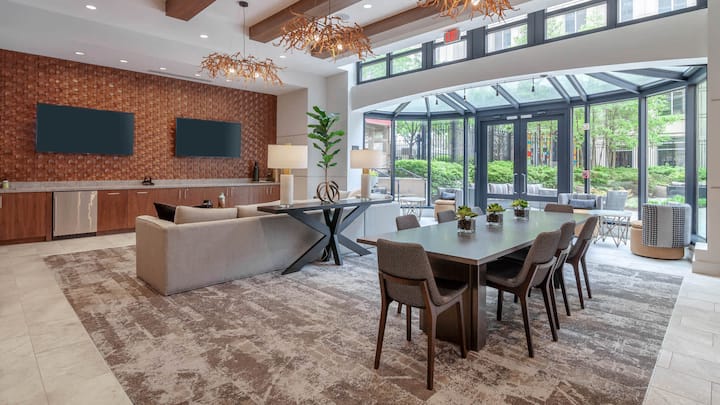 RGVtYW5kUGljdHVyZToxOTUxOTgzNTIz