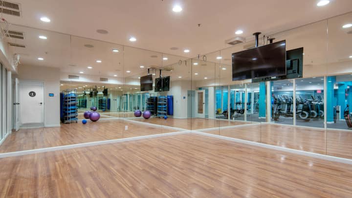 RGVtYW5kUGljdHVyZToxOTUxNTk2ODA3