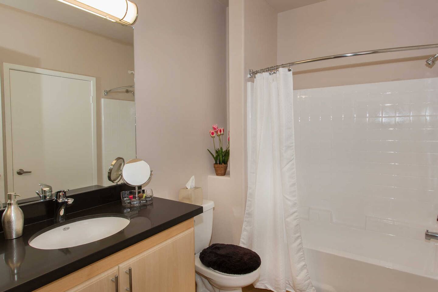 , an Airbnb-friendly apartment in Pasadena, CA
