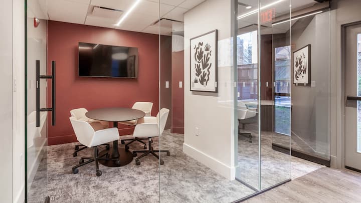 RGVtYW5kUGljdHVyZToxOTUxOTgwNjg0