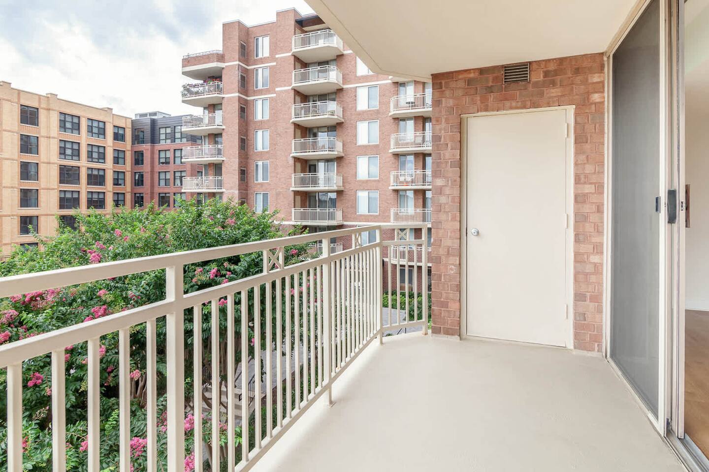 , an Airbnb-friendly apartment in Bethesda, MD