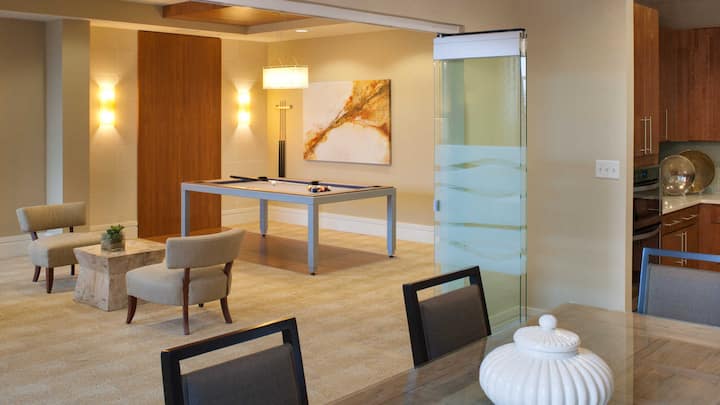 RGVtYW5kUGljdHVyZToxOTUxNTk2MDAy