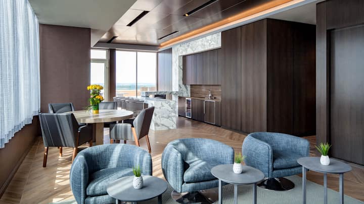 RGVtYW5kUGljdHVyZToxOTUxOTgwMzU2