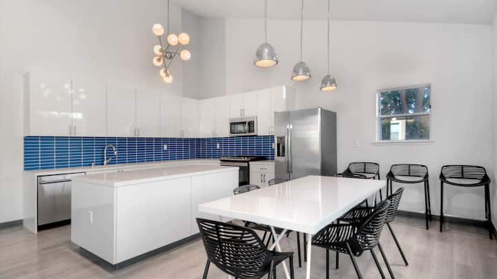 RGVtYW5kUGljdHVyZToxOTQzMTgxNjk1