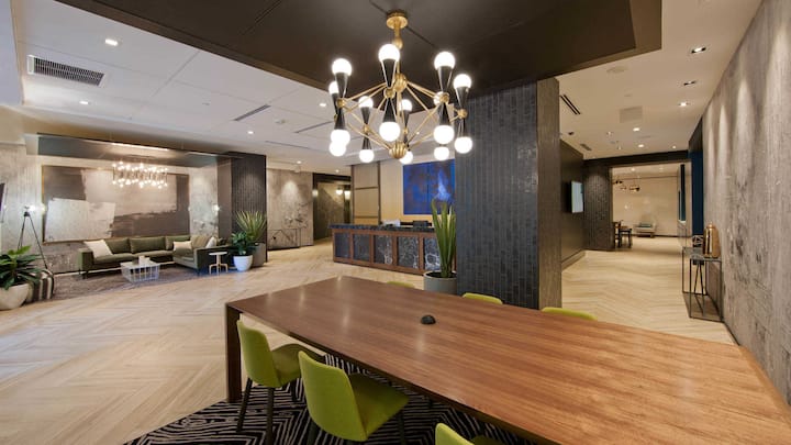 RGVtYW5kUGljdHVyZToxOTUxOTc5ODU0