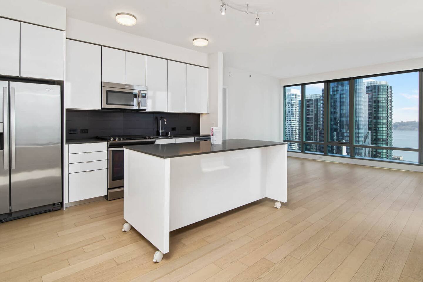 , an Airbnb-friendly apartment in San Francisco, CA
