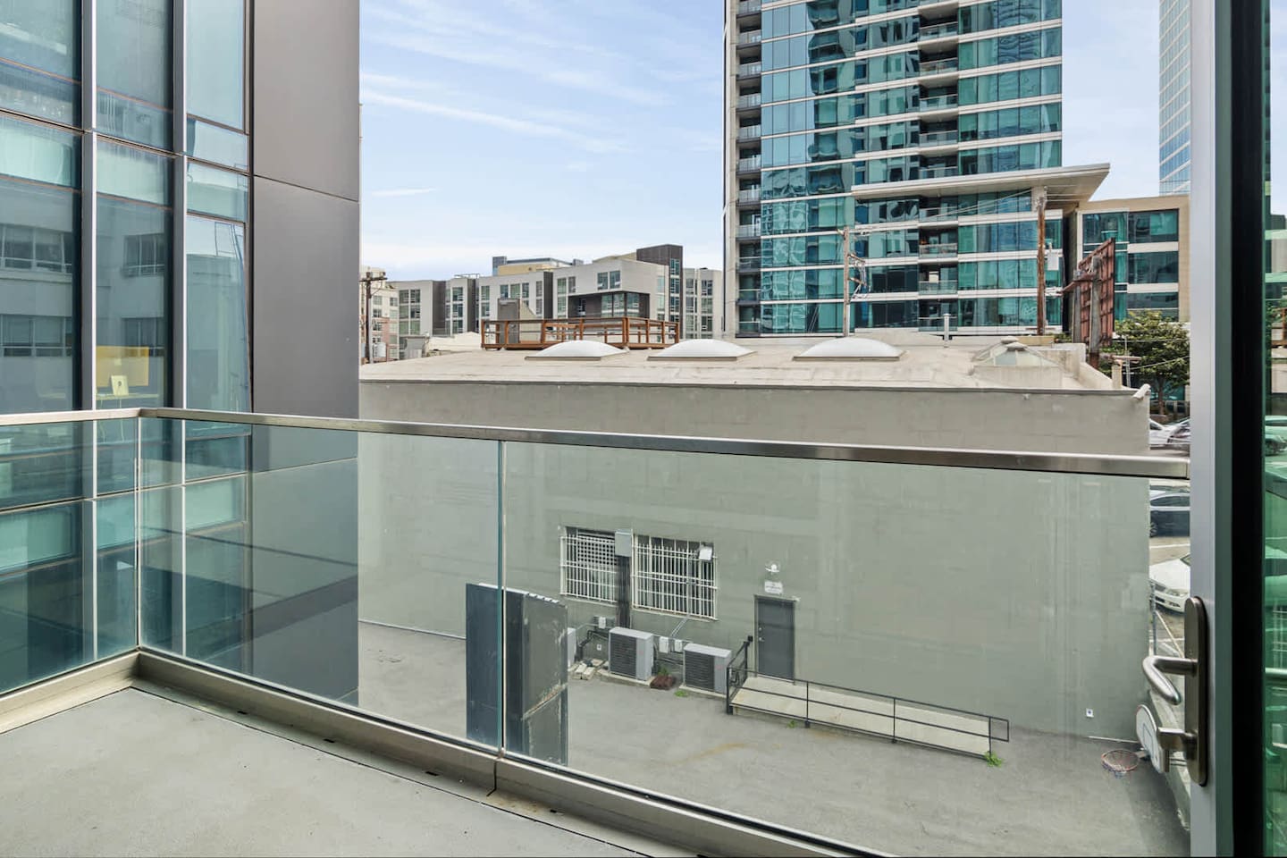 , an Airbnb-friendly apartment in San Francisco, CA