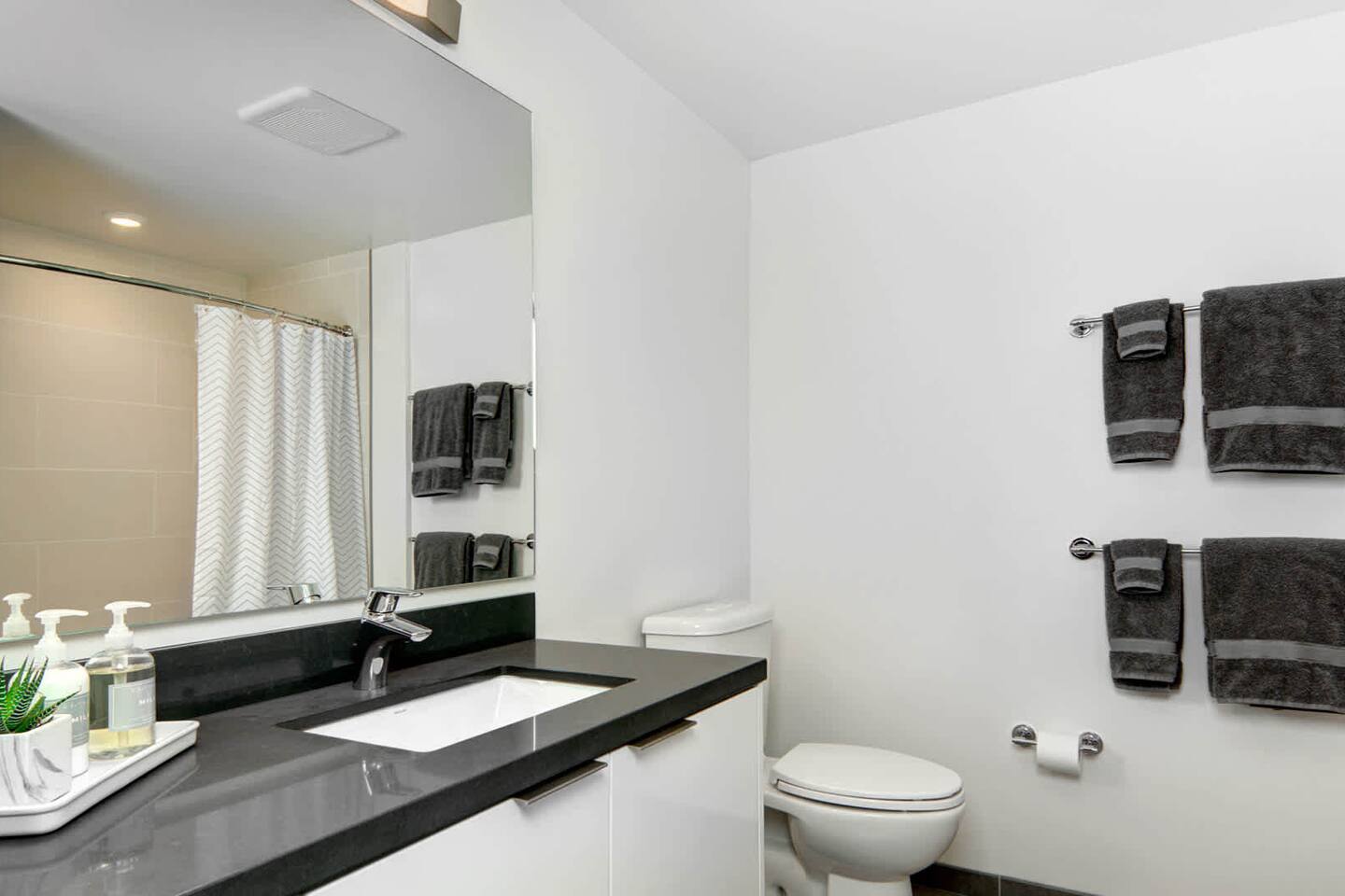 , an Airbnb-friendly apartment in San Francisco, CA