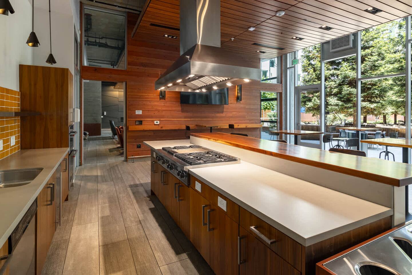 Alternate view of 855 Brannan, an Airbnb-friendly apartment in San Francisco, CA