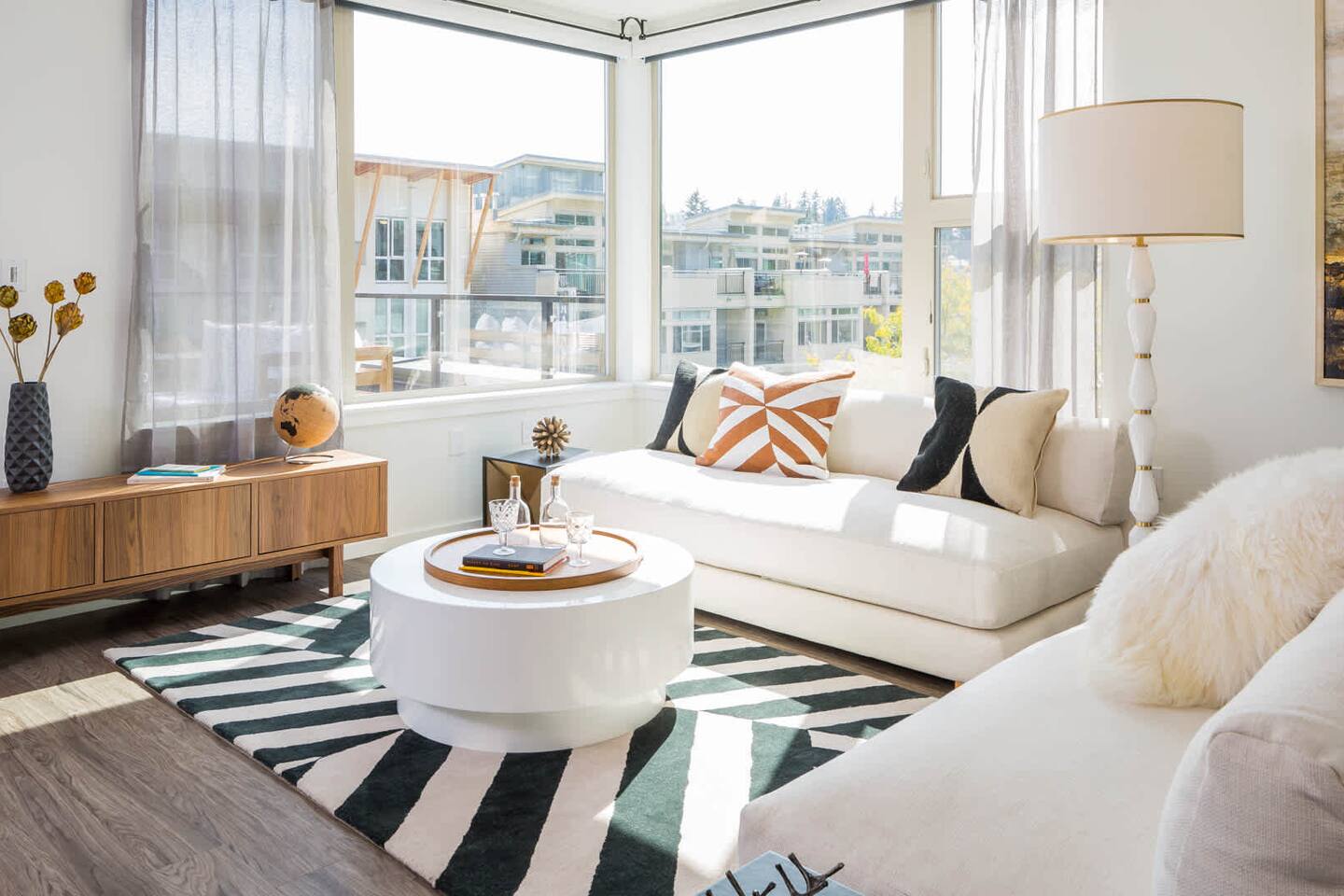 , an Airbnb-friendly apartment in Bellevue, WA