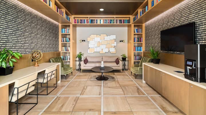 RGVtYW5kUGljdHVyZToxOTUxNTk5Nzgz