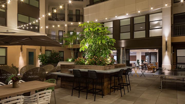 RGVtYW5kUGljdHVyZToxOTUxNTk5Nzk2