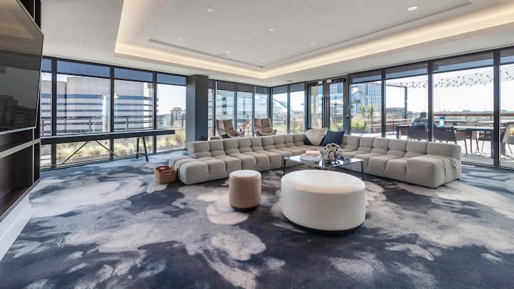 RGVtYW5kUGljdHVyZToxOTUxNzA1NTU4