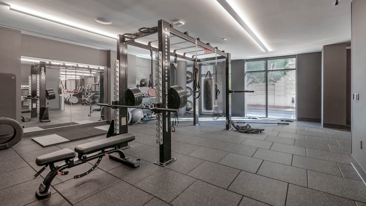 RGVtYW5kUGljdHVyZToxOTUxNzA1NTQw