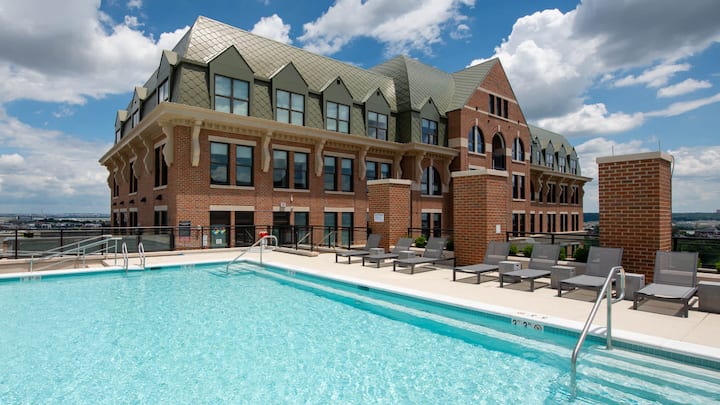 RGVtYW5kUGljdHVyZToxOTQzMTgyMTk0