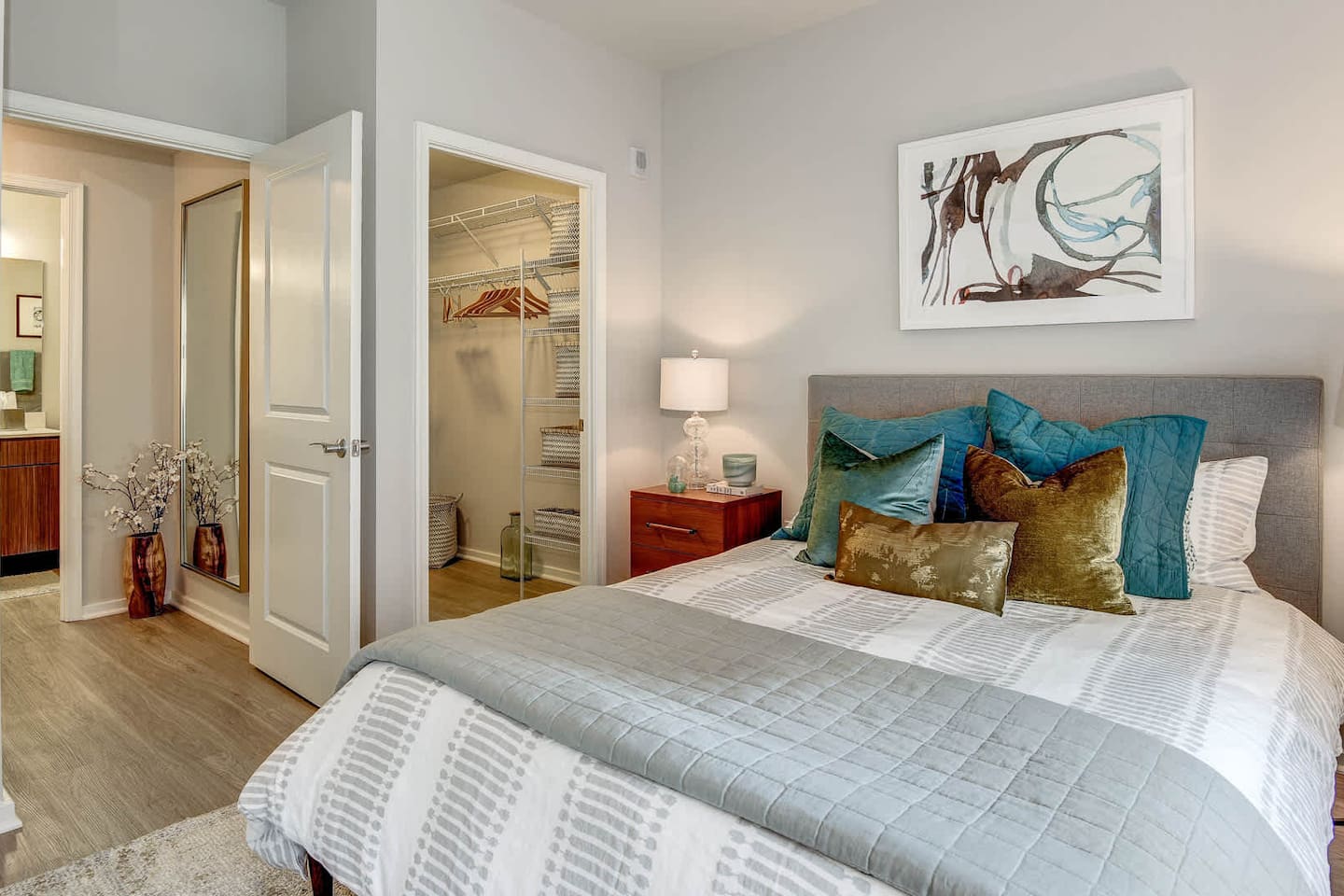 , an Airbnb-friendly apartment in Alexandria, VA