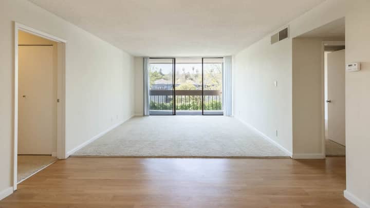 RGVtYW5kUGljdHVyZToxOTUxNTkyNjY4