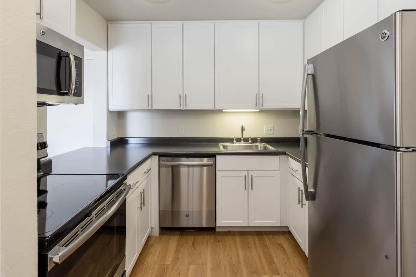 , an Airbnb-friendly apartment in San Mateo, CA