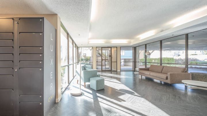 RGVtYW5kUGljdHVyZToxOTUxNTkyNjY2