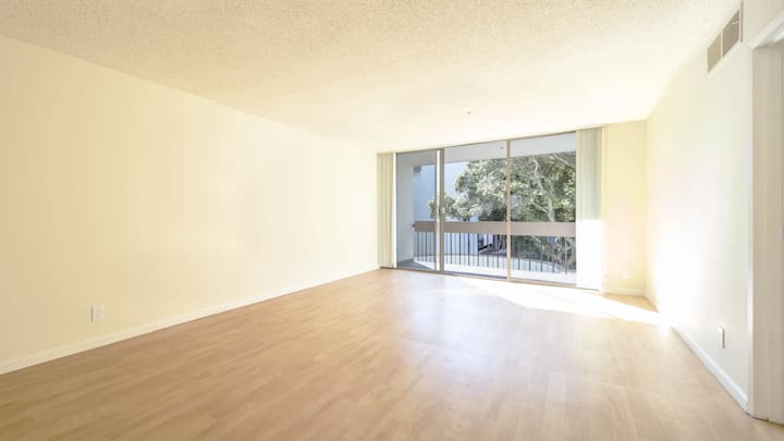 RGVtYW5kUGljdHVyZToxOTUxNTkyNjU4