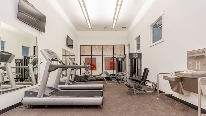 RGVtYW5kUGljdHVyZToyMjM1MjQ1MTgy