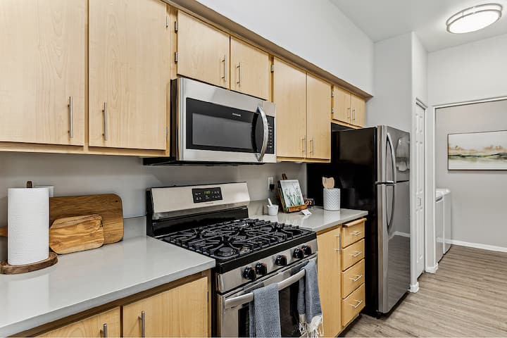 RGVtYW5kUGljdHVyZToyMjM1MjQ1MTgw