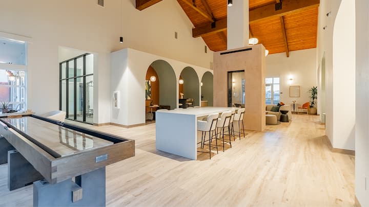 RGVtYW5kUGljdHVyZToyMjM1MjQ1MTc5