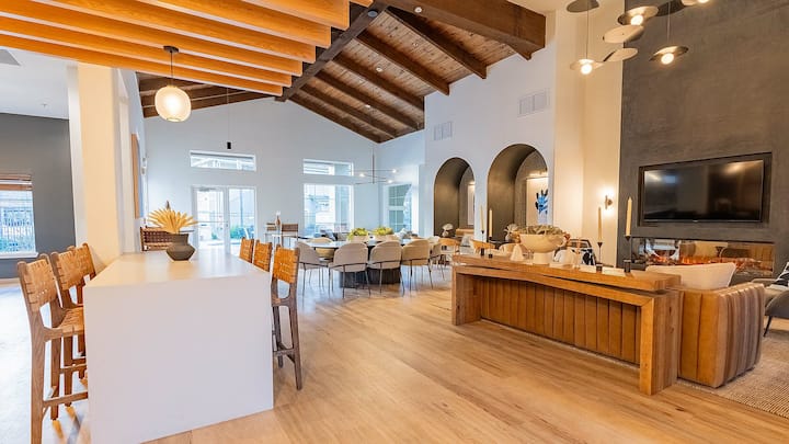 RGVtYW5kUGljdHVyZToyMjI4NDE0NDE1