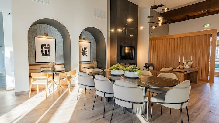 RGVtYW5kUGljdHVyZToyMjI4NDE0Mzk1