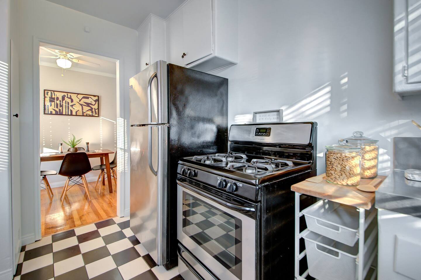 , an Airbnb-friendly apartment in Sherman Oaks, CA