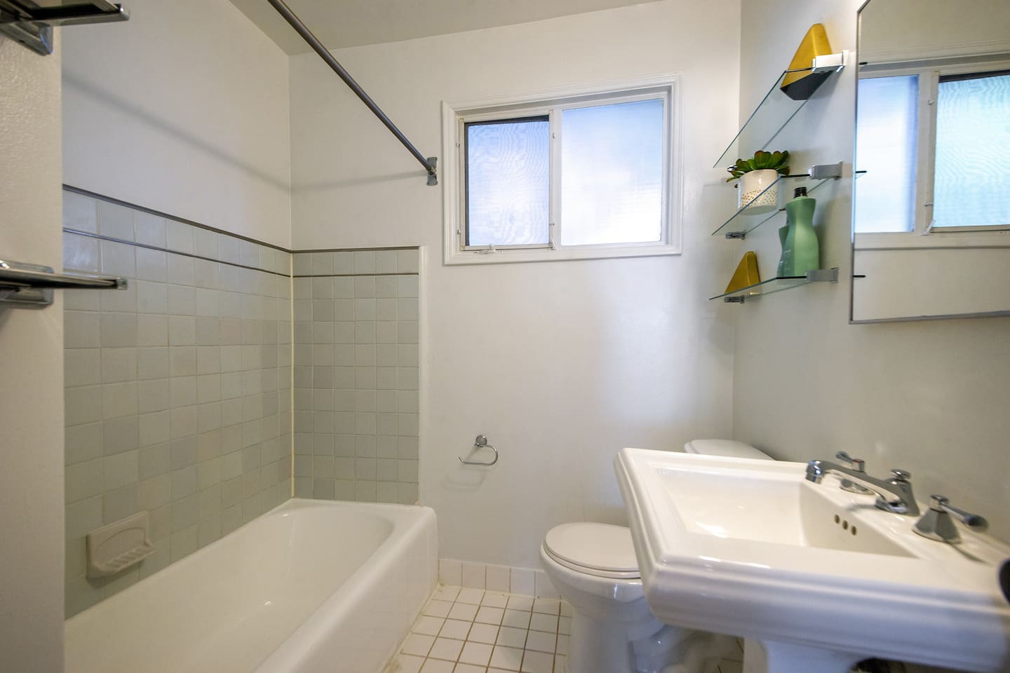 , an Airbnb-friendly apartment in Sherman Oaks, CA