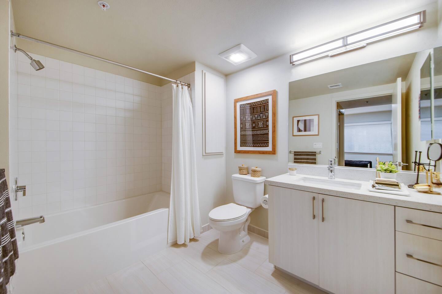 , an Airbnb-friendly apartment in Sherman Oaks, CA