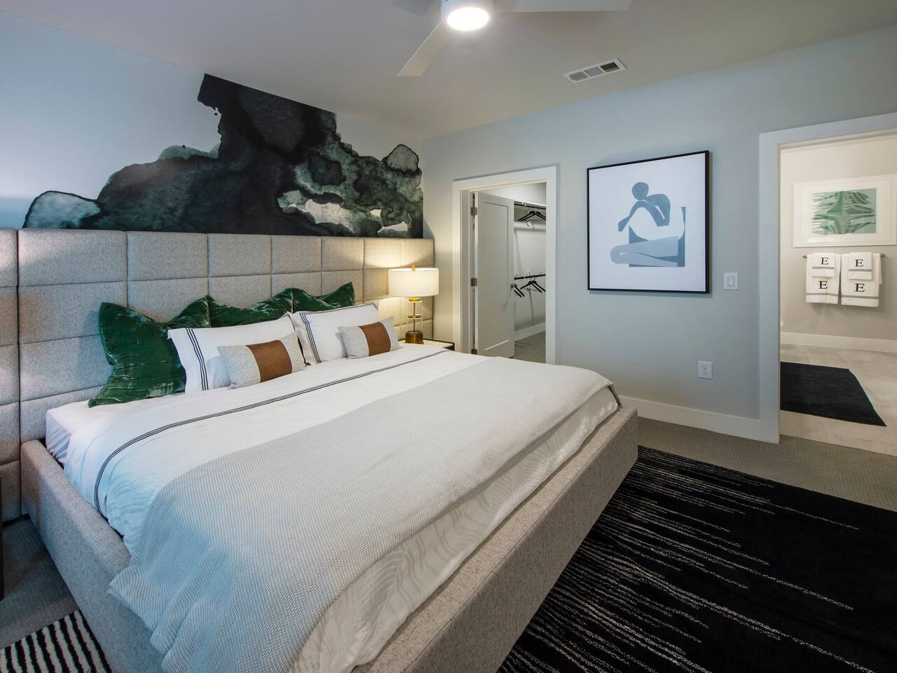 , an Airbnb-friendly apartment in Houston, TX