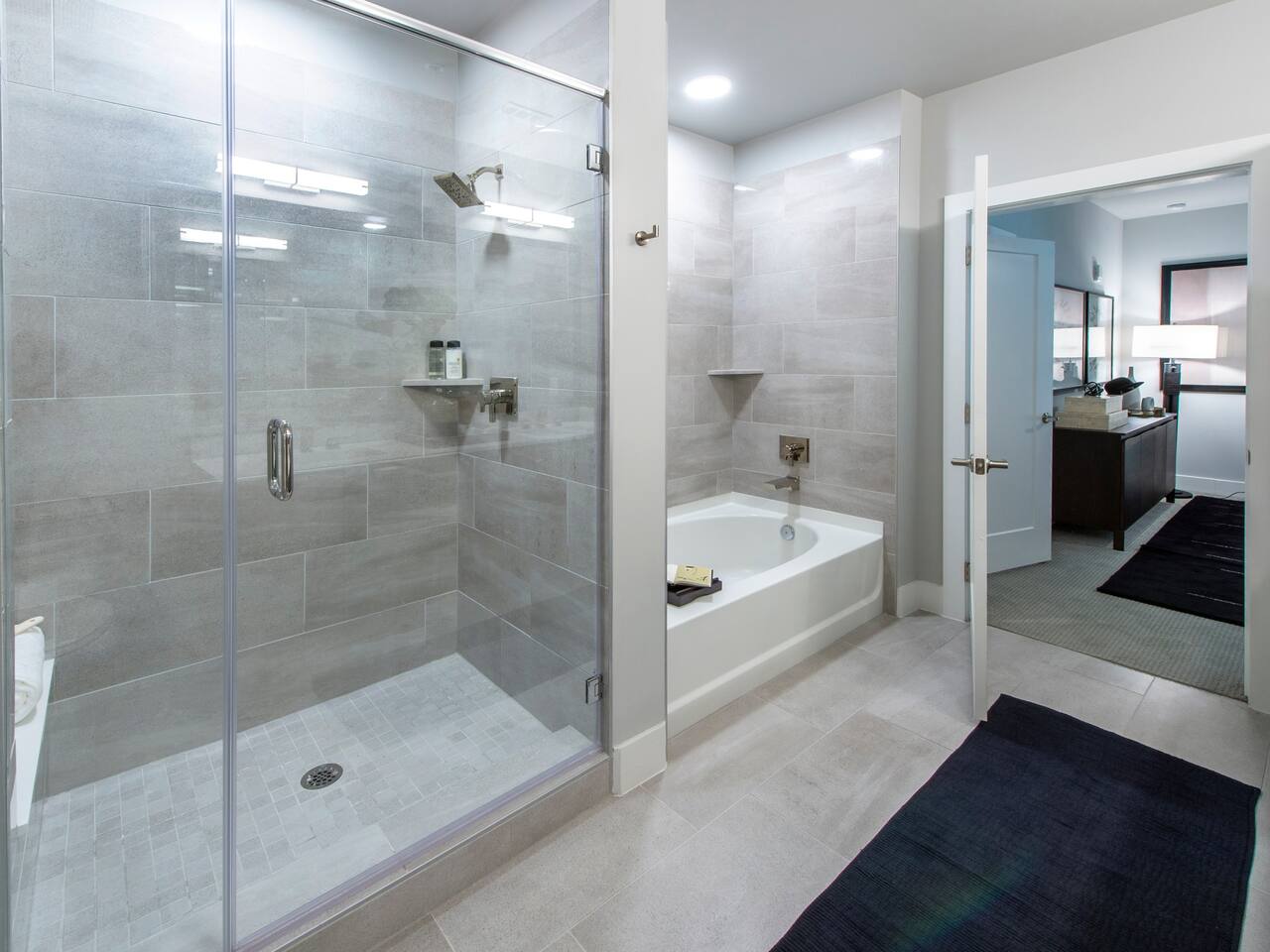 , an Airbnb-friendly apartment in Houston, TX
