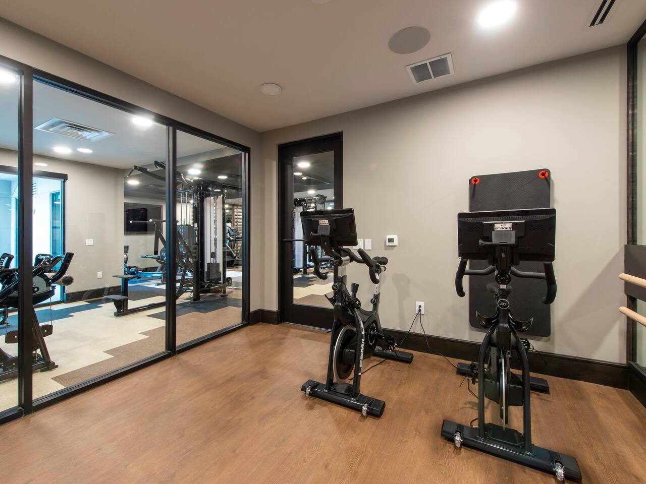, an Airbnb-friendly apartment in Houston, TX