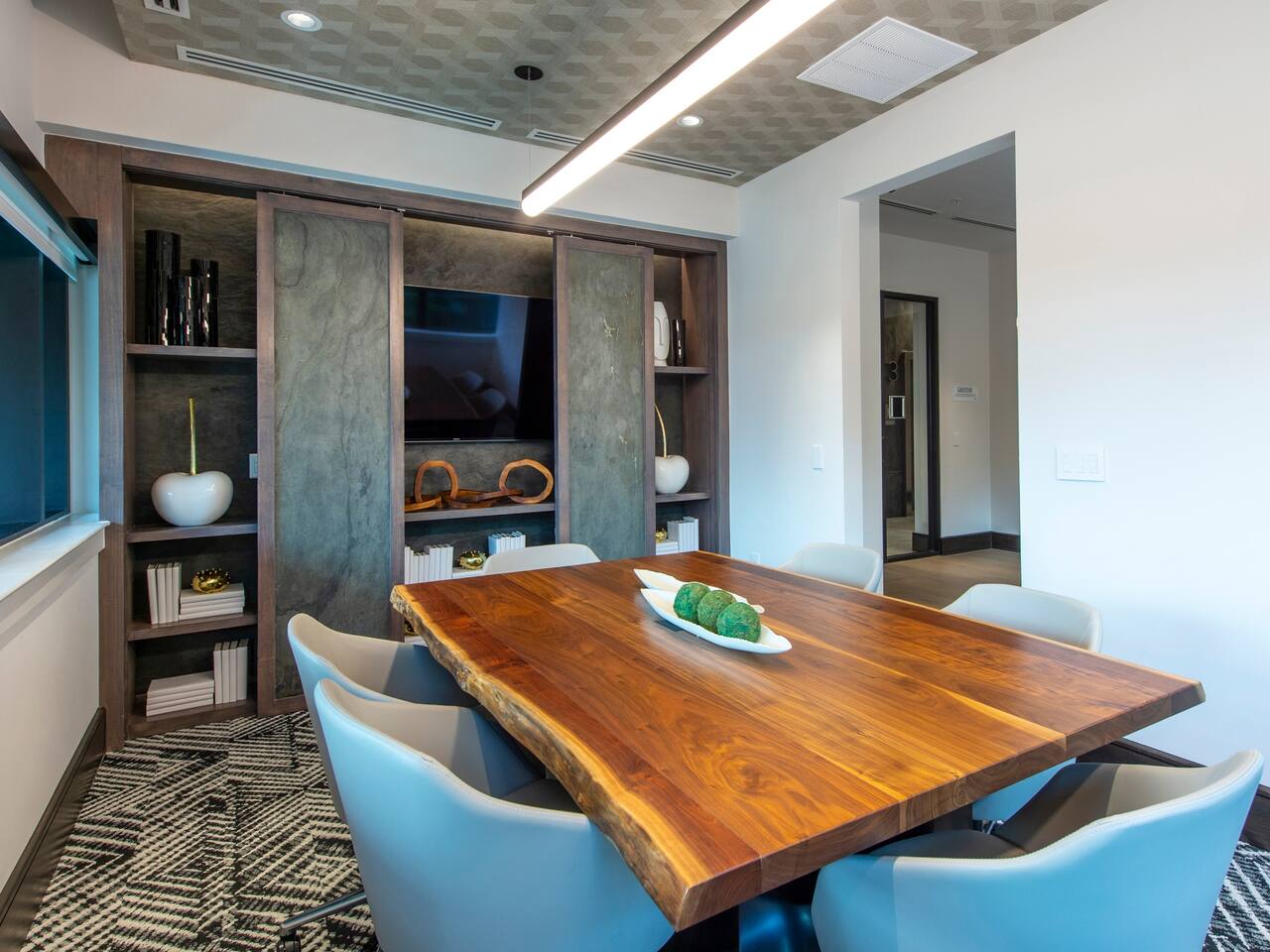 , an Airbnb-friendly apartment in Houston, TX