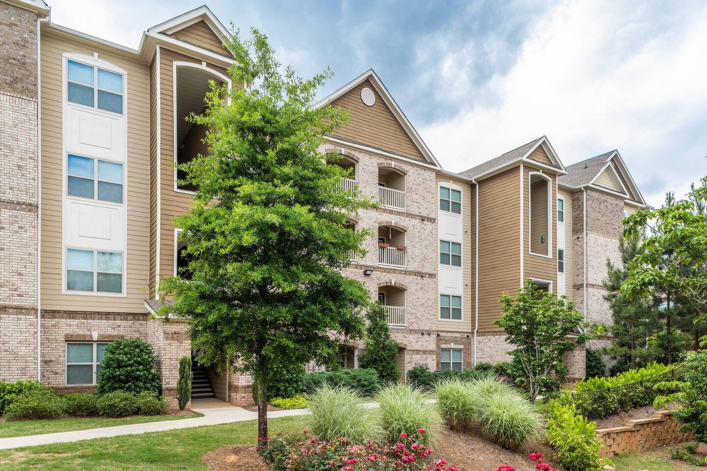 , an Airbnb-friendly apartment in Alpharetta, GA