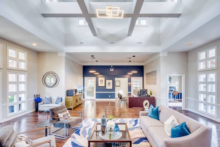 RGVtYW5kUGljdHVyZToxOTc2MzUyMTcy