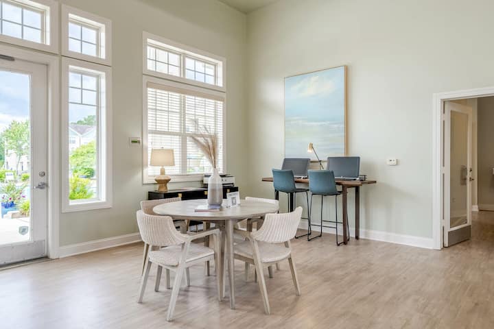 RGVtYW5kUGljdHVyZToxOTc2MzUyMzAy