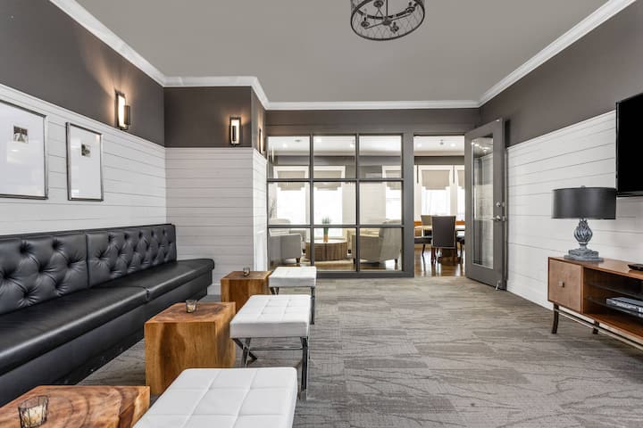 RGVtYW5kUGljdHVyZToxOTc2MzUzODAx