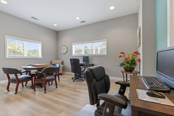 RGVtYW5kUGljdHVyZToxOTc2MzkwNTI0