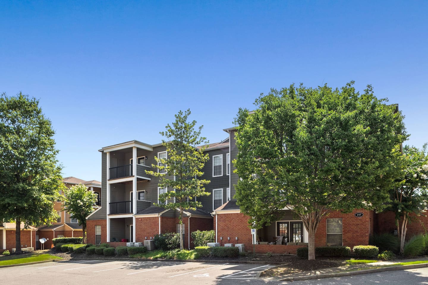 , an Airbnb-friendly apartment in Cordova, TN