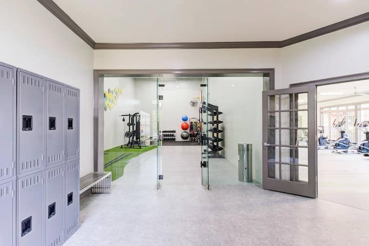 RGVtYW5kUGljdHVyZToxOTc2MzkwNzU2