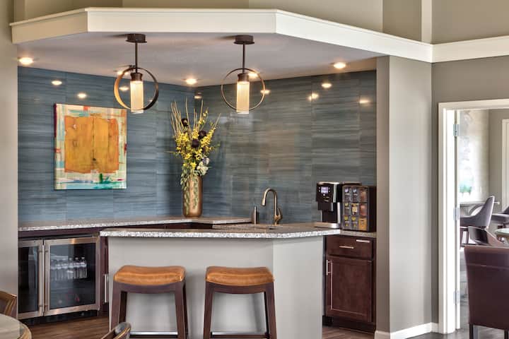 RGVtYW5kUGljdHVyZToxOTU1ODE4MTg4