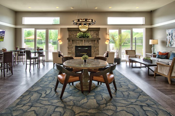 RGVtYW5kUGljdHVyZToxOTU1ODE4MTcx