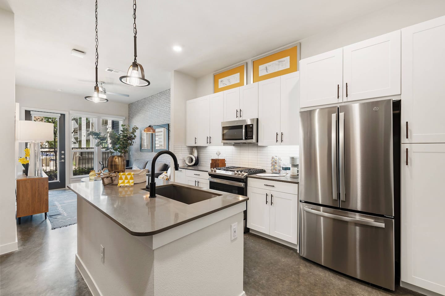 , an Airbnb-friendly apartment in Houston, TX