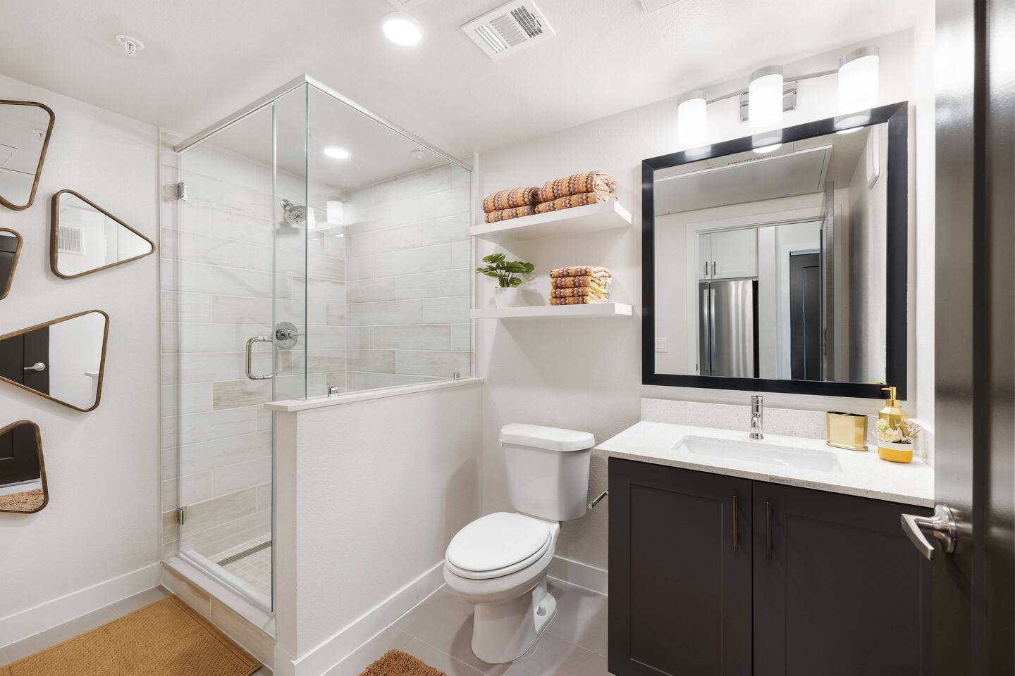 , an Airbnb-friendly apartment in Houston, TX